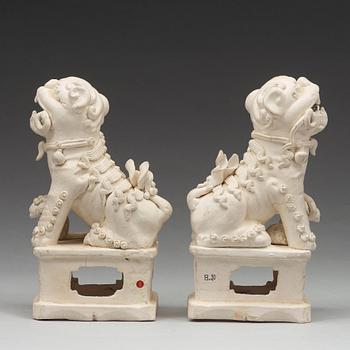 A pair of blanc de chine/bisquit porcelain joss stick holders, Transition, 17th Century.
