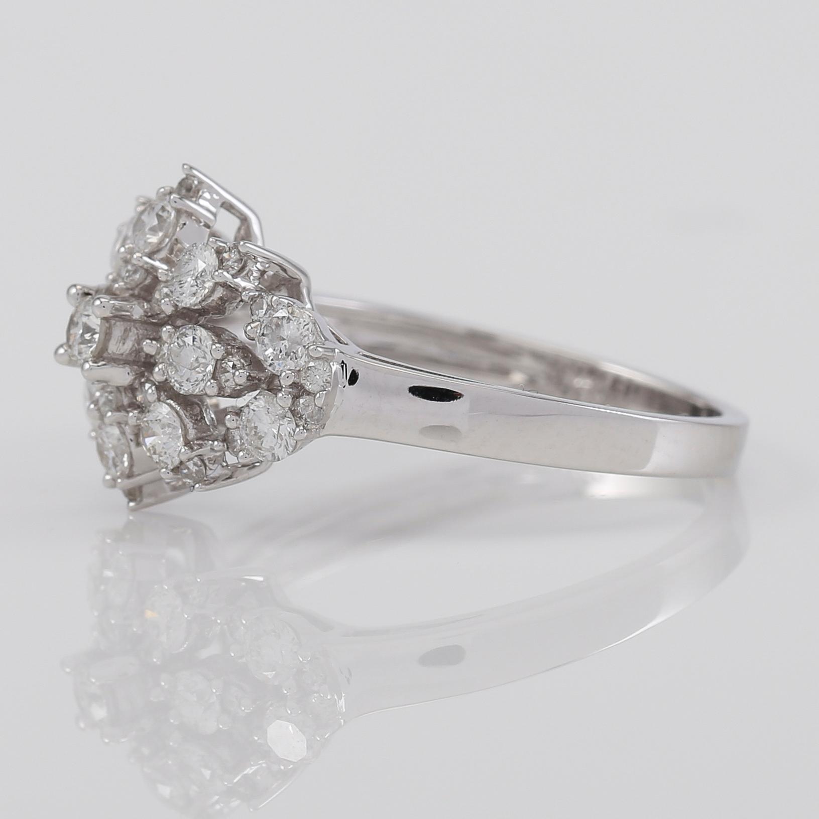 RING, 18K vitguld och diamanter tot ca 0.75 ct.