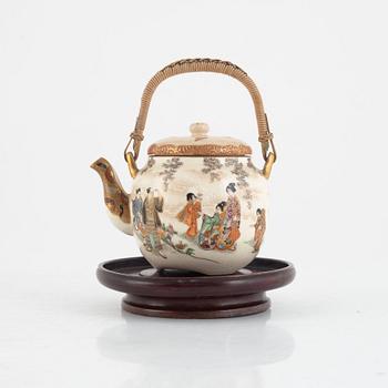 A Satsuma ware tea pot, Japan, Meiji (1868-1912), signed.