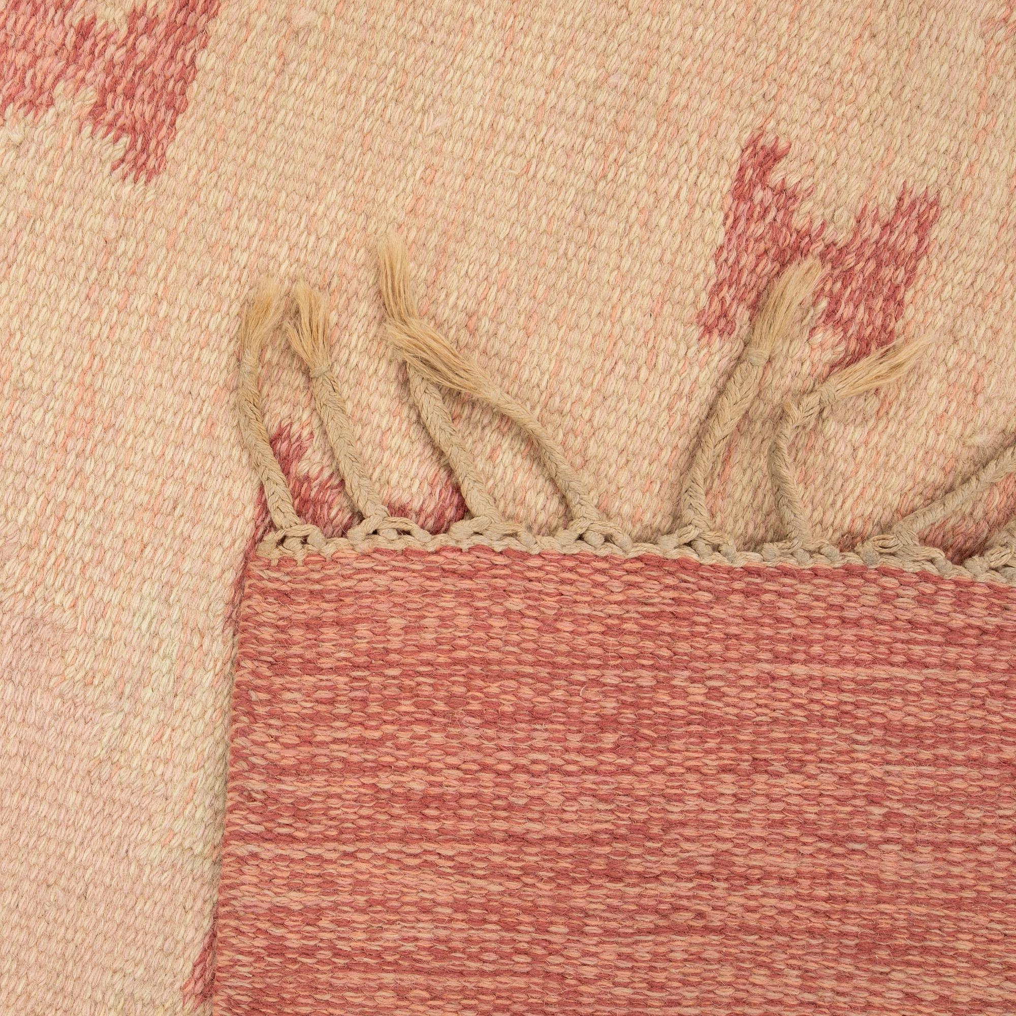 Matta rölakan signerad ILS ca 204x135 cm.