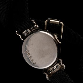 ARMBANDSUR, platina med åttkantslipadeslipade diamanter, Schweiz, 1900-talets början. Vikt 8 g.
