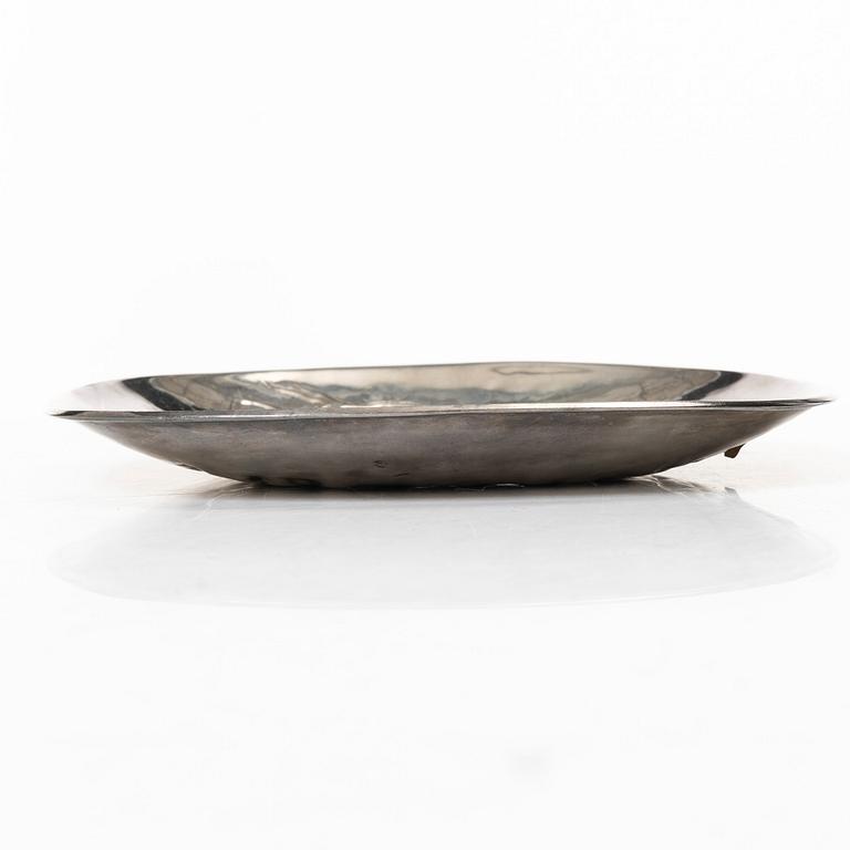 Olle Ohlsson, A silver dish, signed 1978 and numbered 78/350, Silvergillet AB, Malmö 1978.