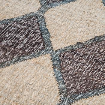 A carpet, flat weave, ca 275 x 170 cm.