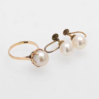 Ring and earrings, a pair, 14K gold and cultured pearls.