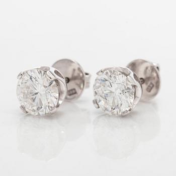 A pair of brilliant-cut diamond stud earrings in 18K white gold.