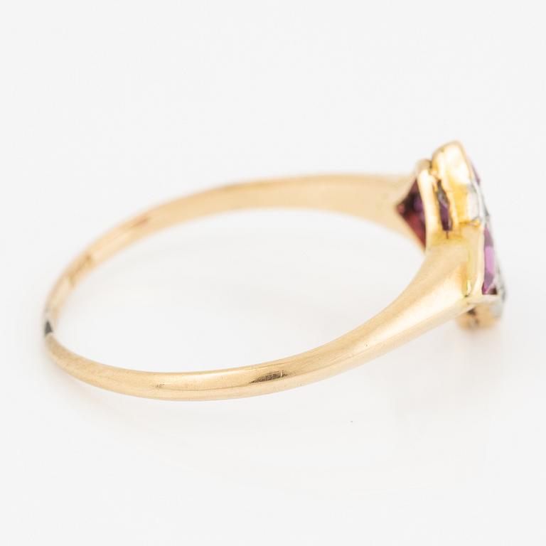 Ring, 18K gold with red stones and rose-cut diamonds.
