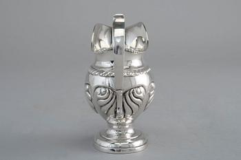 GRÄDDKANNA, silver. Roland Mellin Helsingfors 1838. Vikt 132 g.