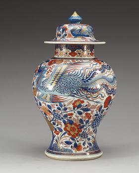 A 'Clobbered' jar with cover, Qing dynasty, Kangxi (1662-1722).