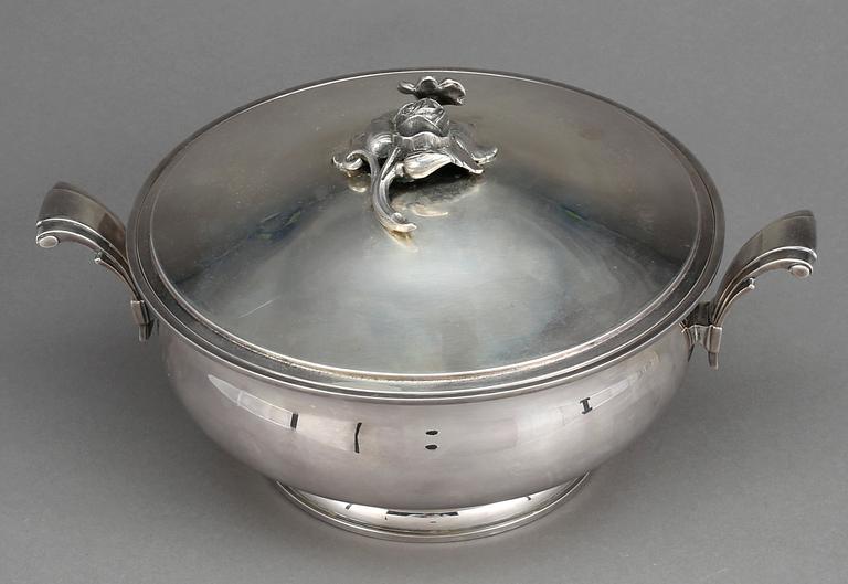 KAROTT med LOCK, silver, K Andersson, Stockholm, 1939. Vikt ca 885 gram.