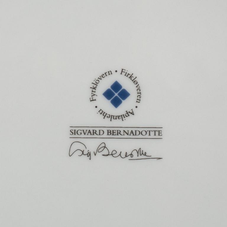 SIGVARD BERNADOTTE, SERVIS, 84+ 13 delar,porslin. "Christineholm" eller "Marianne Royal Blue", Millenium, design, 2000.