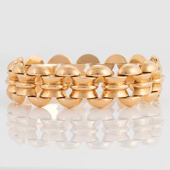 An 18K gold bracelet.