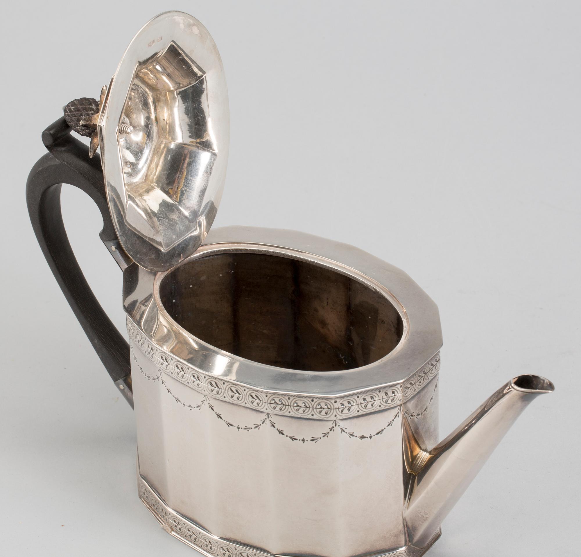 TEKANNA, silver, trol Roberts & Belk, Sheffield, England 1925.