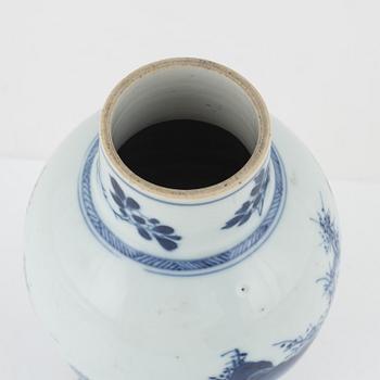 A blue and white vase, Qing dynasty, early 18th Century.