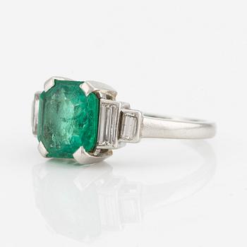 Ring, platinum with emerald and baguette-cut diamonds.