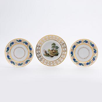 A set of three Russian Empire porcelain plates from Popov, first part of the 19th century.