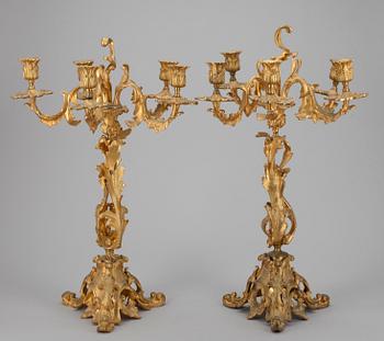 KANDELABRAR, ett par, förgylld brons, rokokostil, 1800-talets slut.