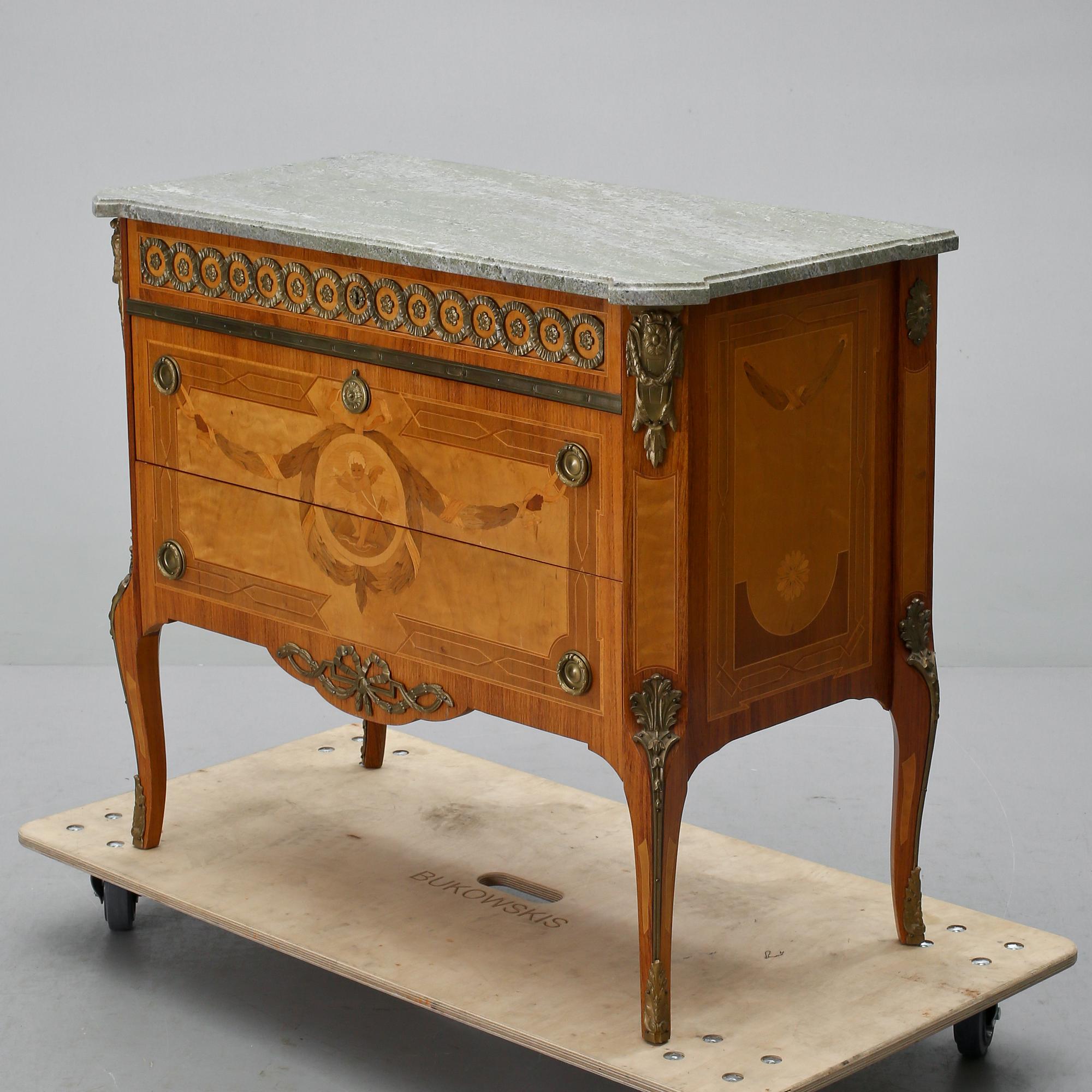 BYRÅ, sk Hauptkopia, gustaviansk stil, omkring 1900-talets mitt.