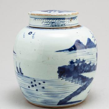 A blue and white jar with cover, Qing dynasty, 19th century.