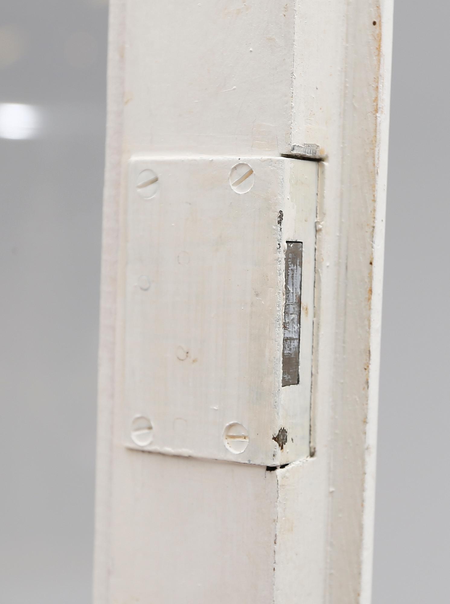 LÄKARSKÅP, Kifa, Stockholm, 1900-talets mitt.