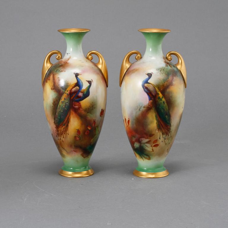 HÄNKELVASER, ett par, Royal Worcester, 1905.