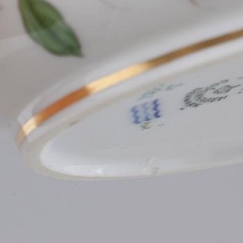 A "Flora Danica" porcelain bomboniere by Royal Copenhagen, third quarter of the 20th century.
