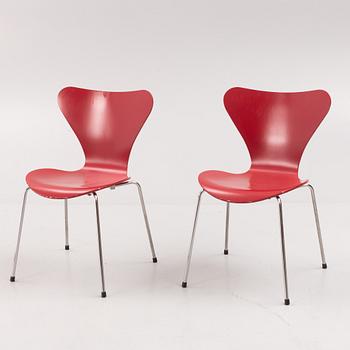 Arne Jacobsen, six "Seven" chairs, Fritz Hansen, Denmark.