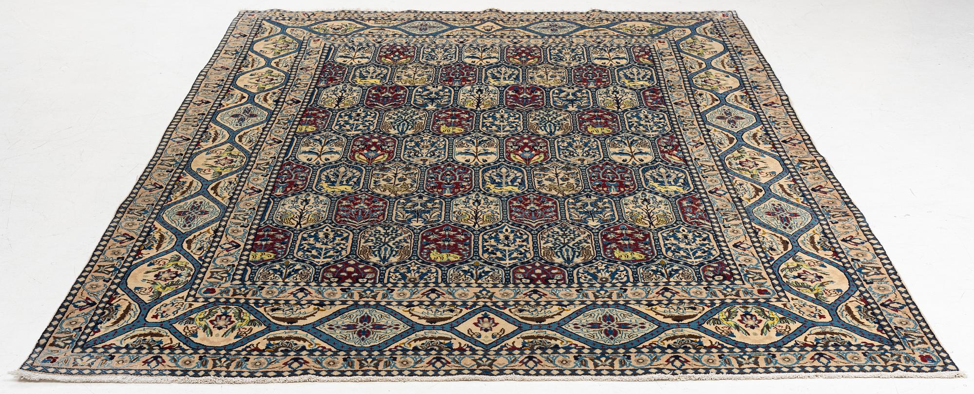 Carpet, Nain, approx. 288 x 195 cm.