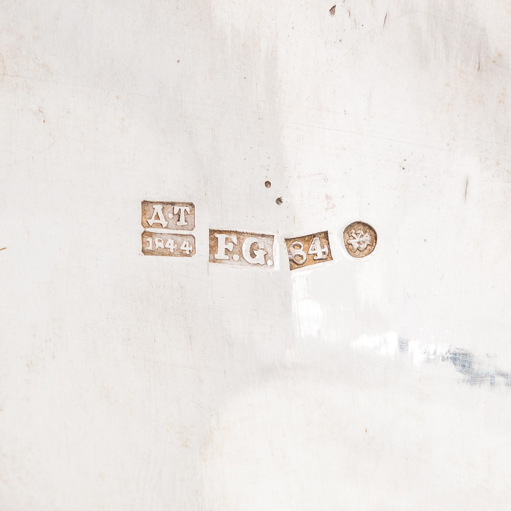 Tekanna, silver, okänd mästare F.G., kontrollmästarstämpel Dimitri Tverskoy, S:t Petersburg, Ryssland 1844.