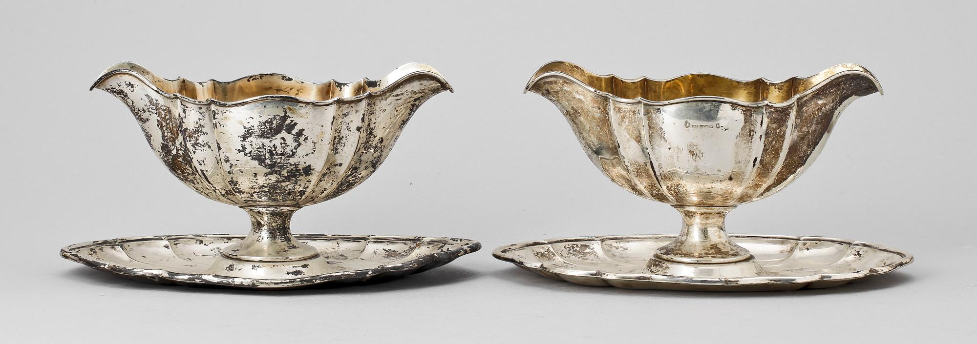 SÅSSKÅLAR, ett par, silver, varav en silverhalt 830. Christian F Heise, Köpenhamn, Danmark. 1916. Vikt ca 838 g.