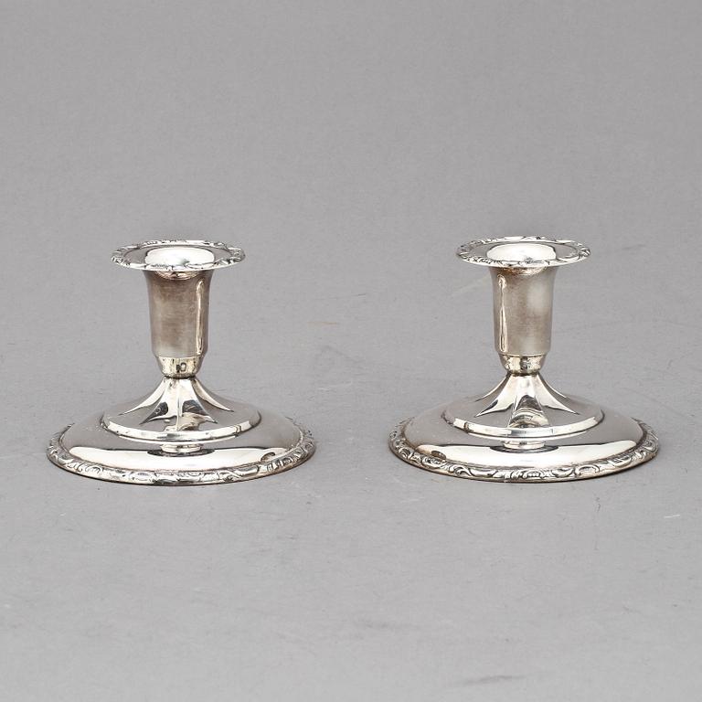 LJUSSTAKAR, ett par, silver, bär importstämplar, 1900-tal.