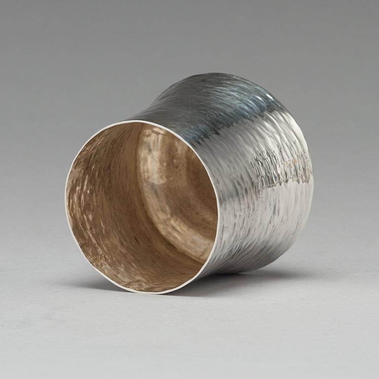 Tapio Wirkkala, kanna med tio bägare och bricka, Kultakeskus, Finland 1975-1979, sterling.