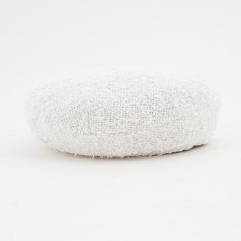 Chanel, a white cotton bouclé beret, size S.