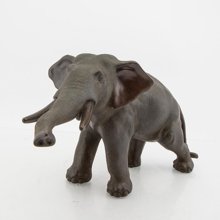 A Japanese bronze sculpture around 1900.