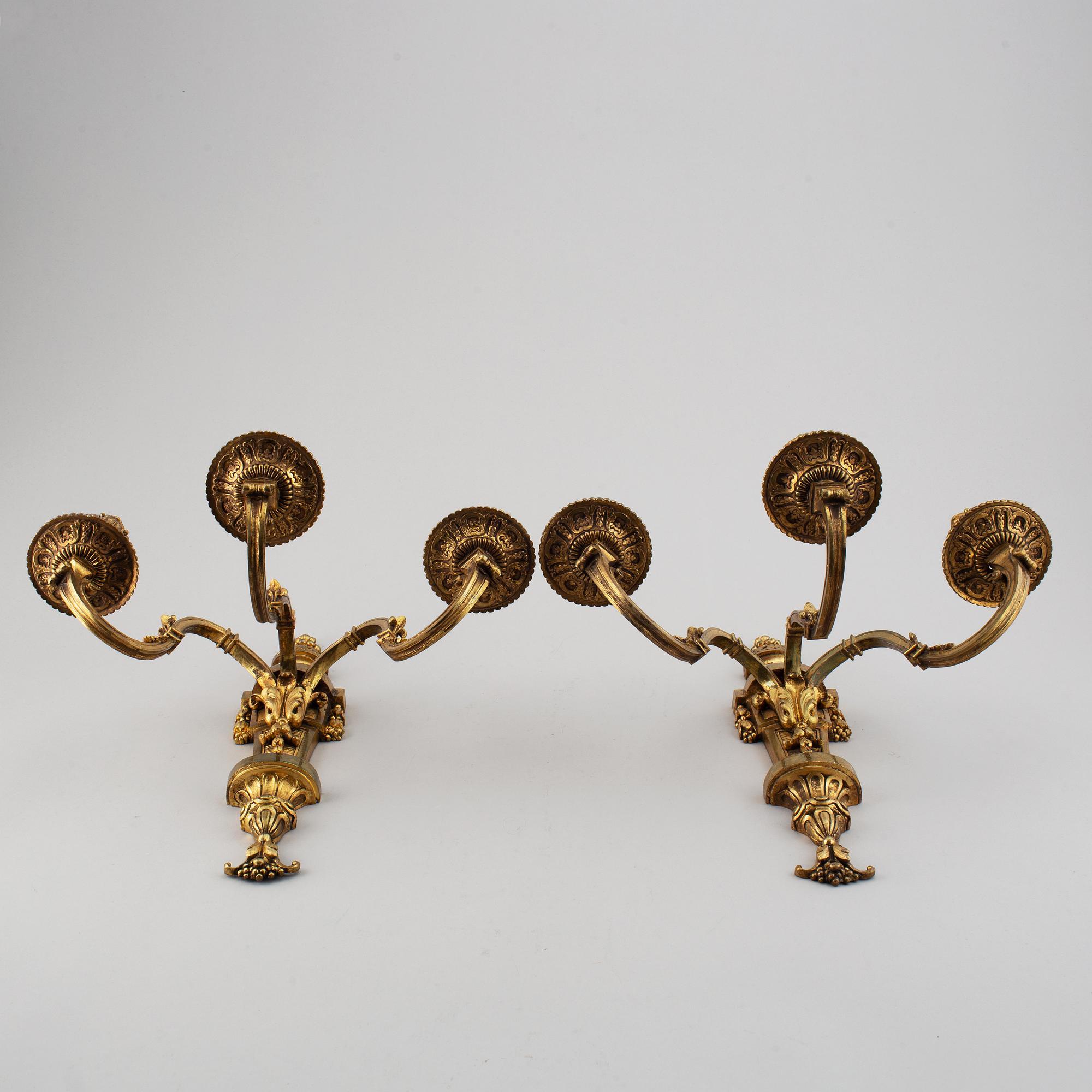 A pair of gilt bronze Louis XVI style wall lights. Late 19th century. 80.