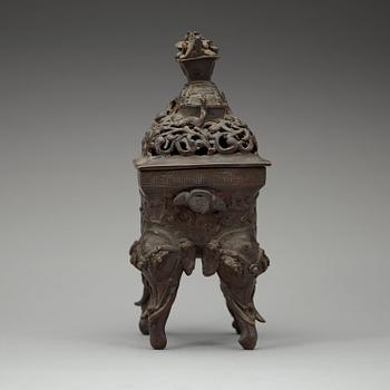 A bronze censer with cover, late Qing dynasty, 19th Century.