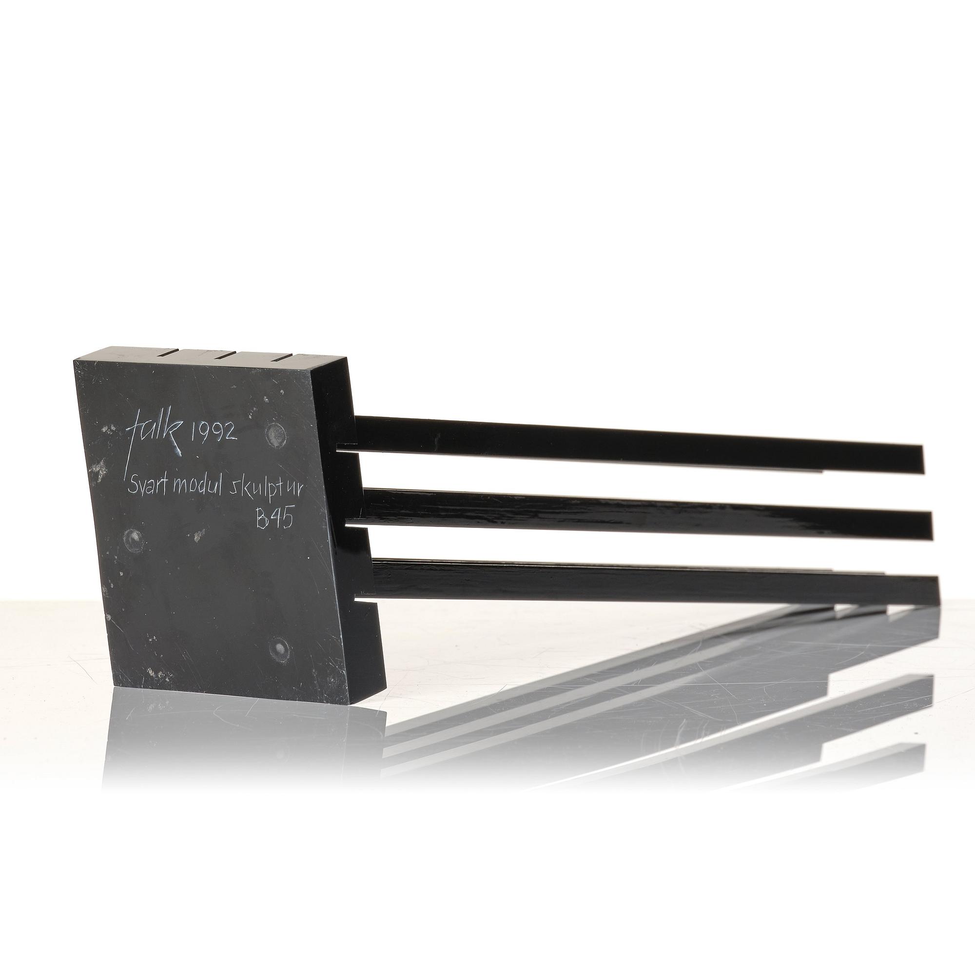 Lars-Erik Falk, "Svart modulskulptur B45".