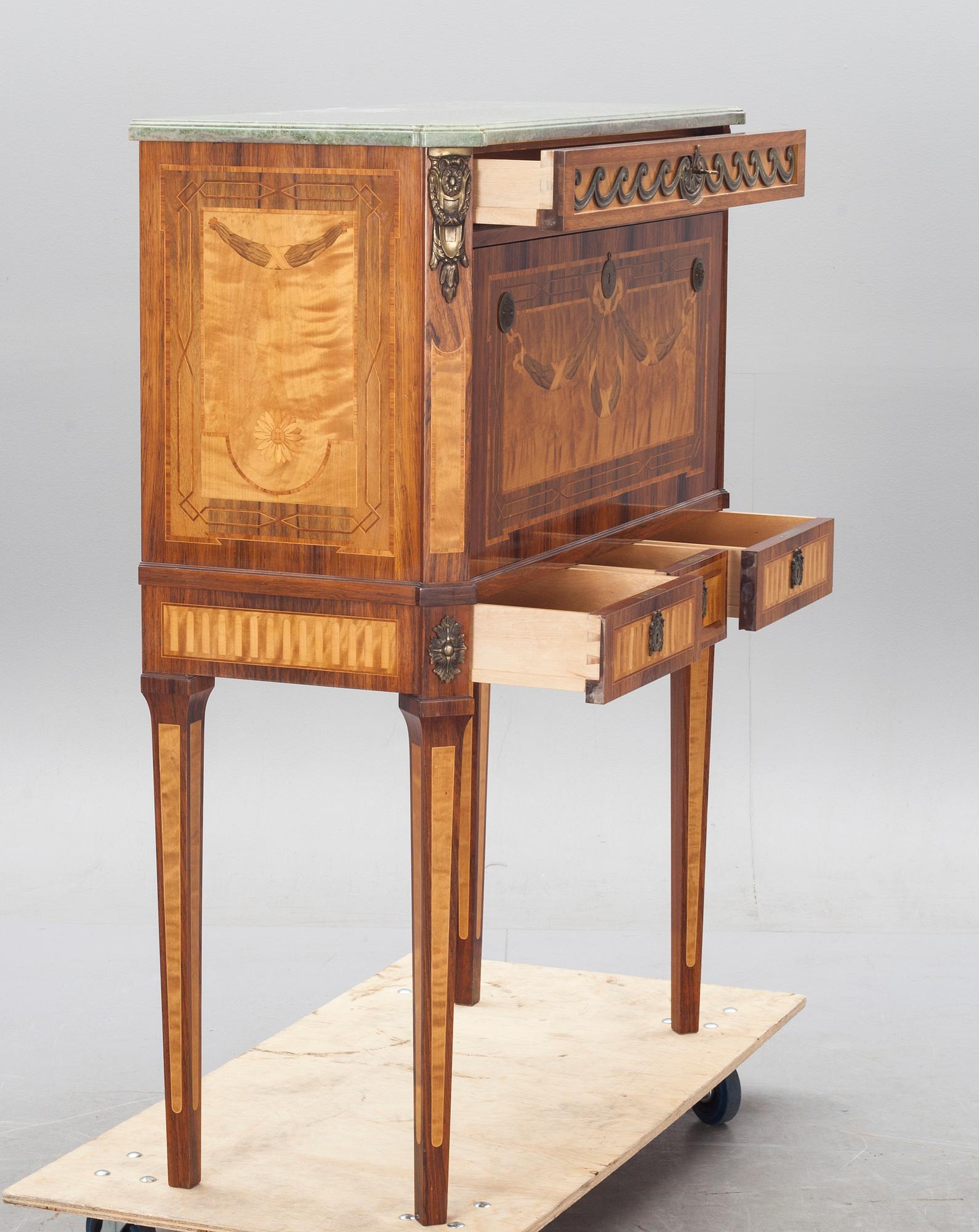 SEKRETÄR, gustaviansk stil, 1900-talets andra hälft.