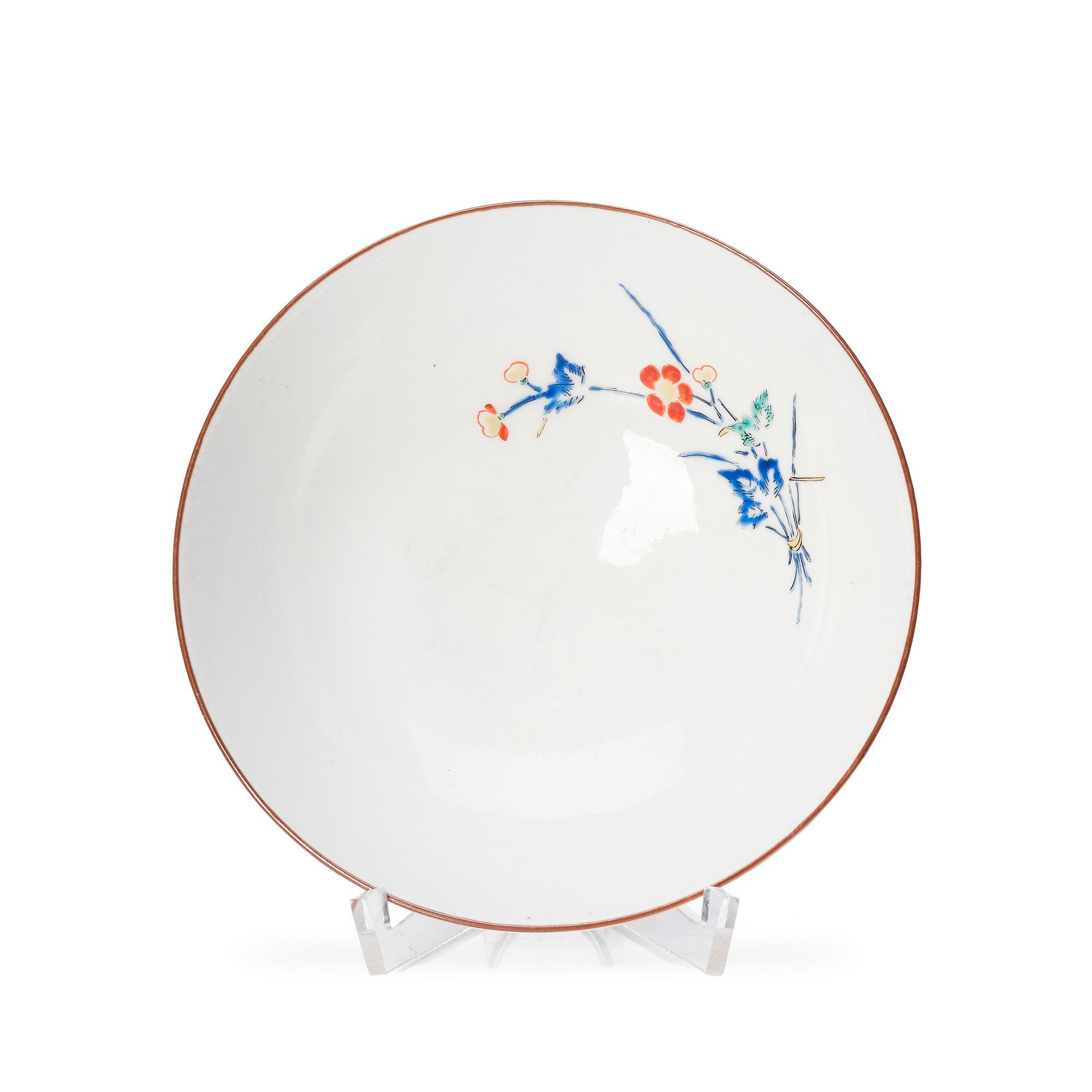 A Japanese Kakiemon dish, Edo period (1603-1868).