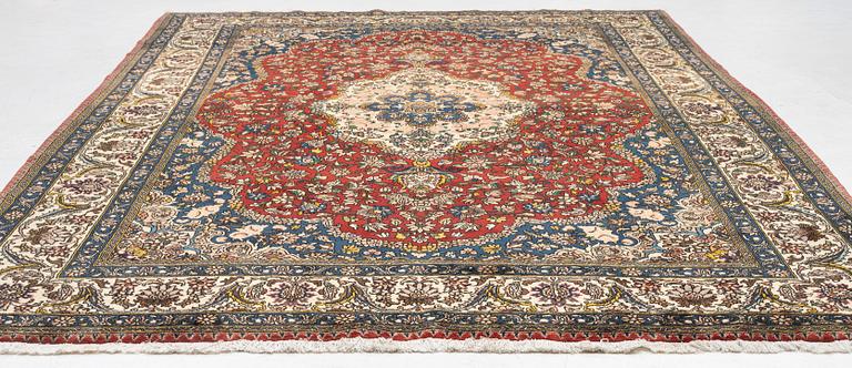 A Bakhtiari carpet, c. 370 x 248 cm.