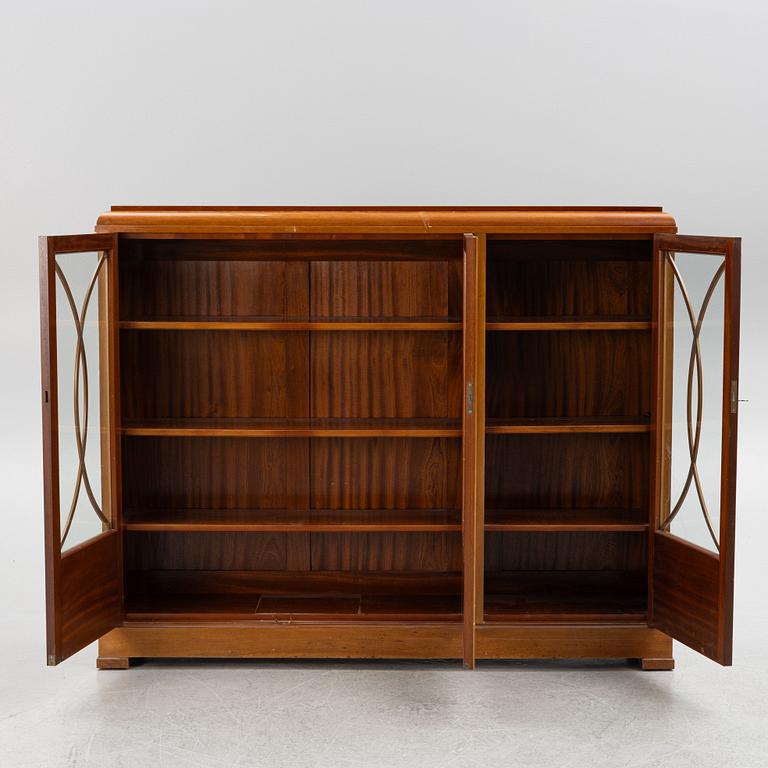 Cabinet, first half of the 20th Century.
