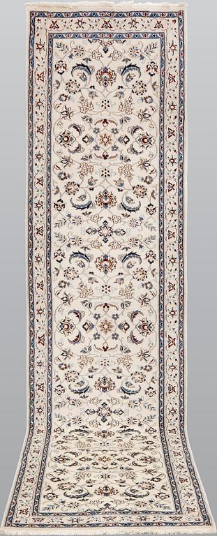 Gallerimatta, Nain part silk, sk 9 LAA, ca 290 x 75 cm.