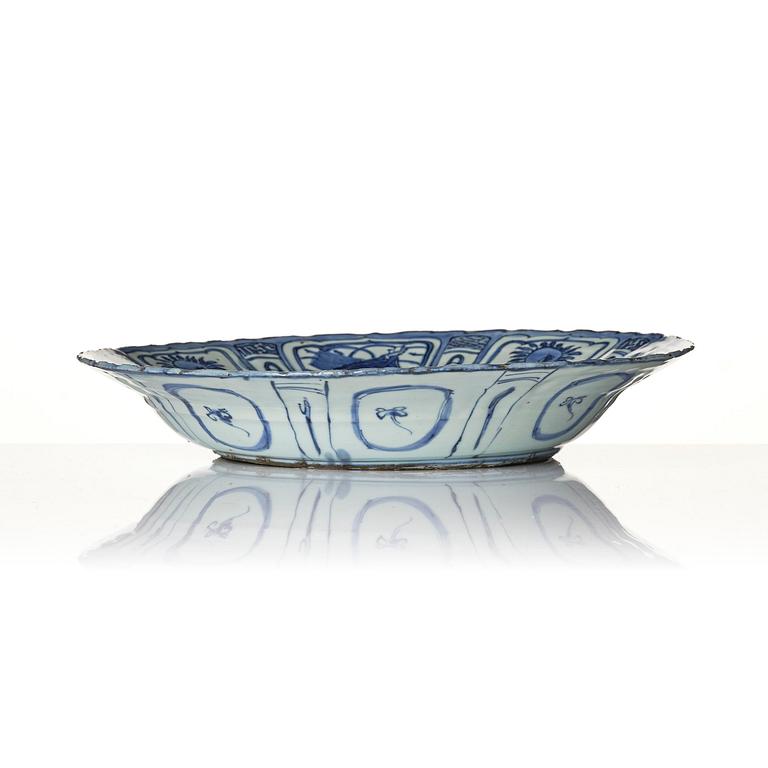 A blue and white kraak dish, Ming dynasty, Wanli (1572-1620).