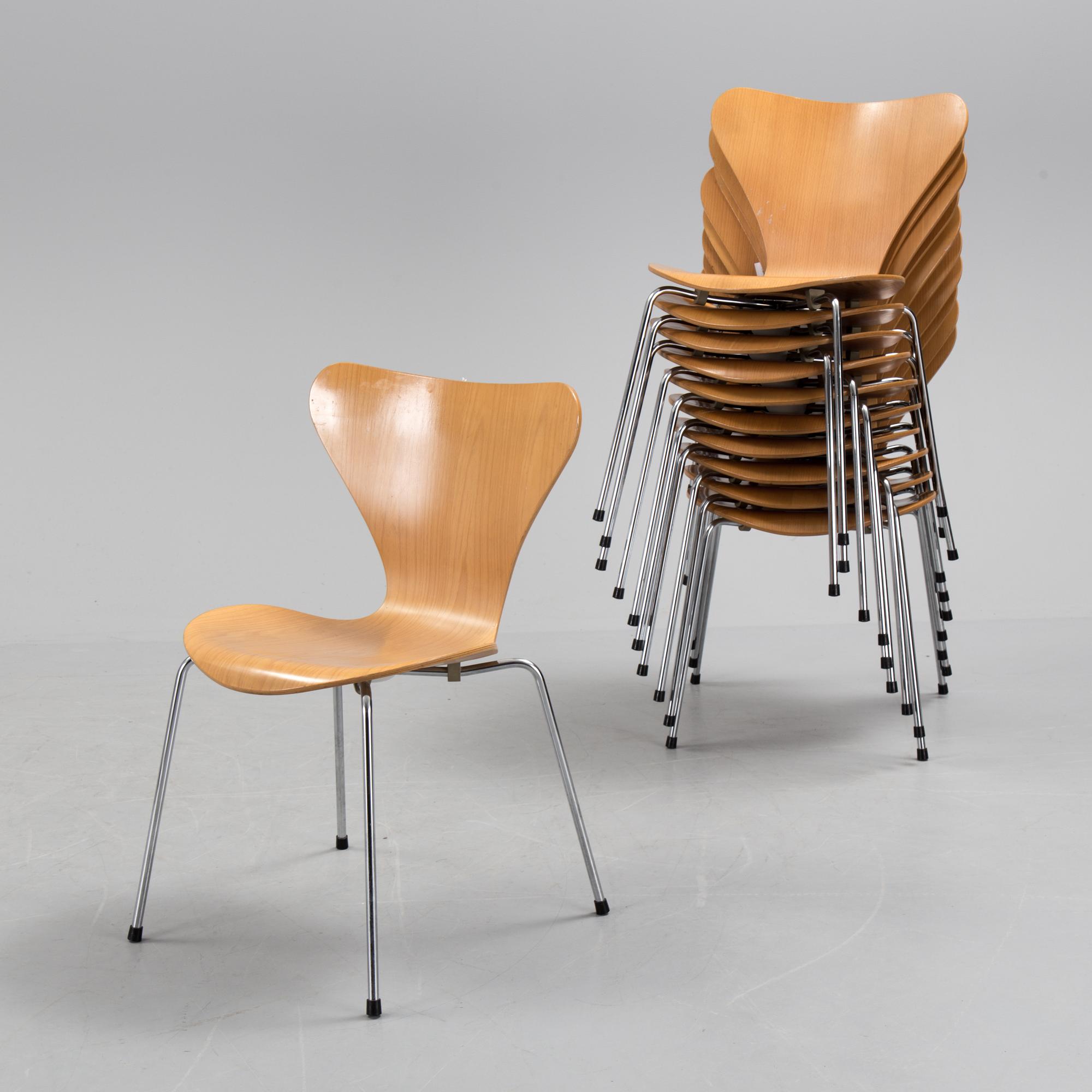 A set of 11 1980s  "Sjuan" chairs by Fritz Hansen.