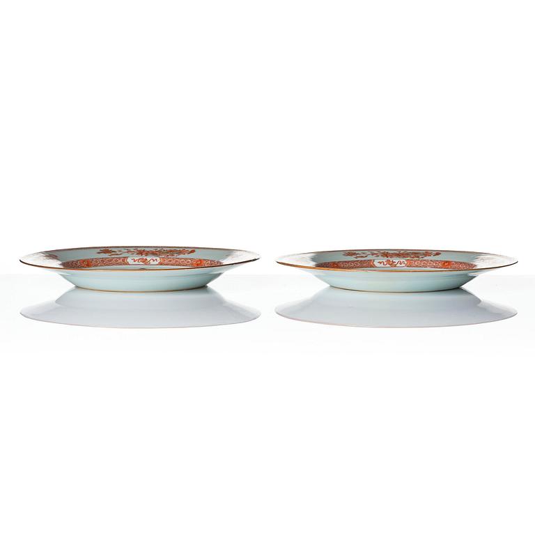 A pair of iron red decorated armorial dishes, Qing dynasty, 18th century.