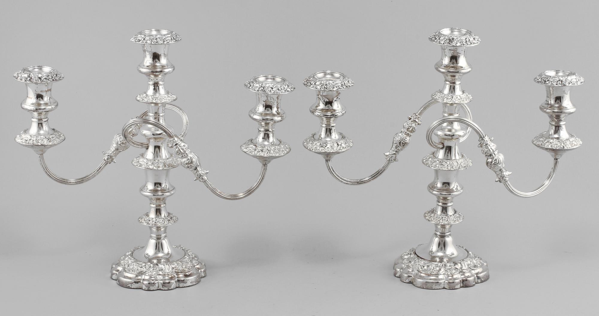 KANDELABRAR, ett par, pläter, England, 1900-tal.