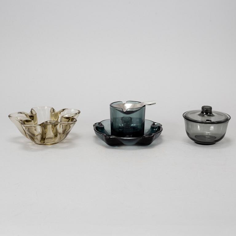 WILHELM WAGENFELD, ashtrays and a lidded jar, ”Faktotum”, ”Corona”, for Vereinigte Lausitzer Glaswerke.