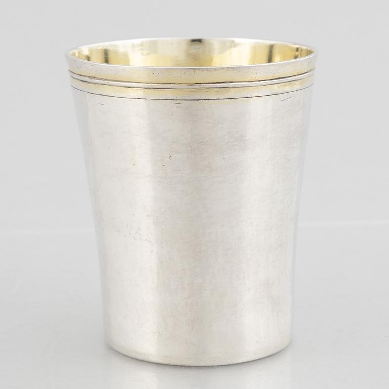 Bägare, delvis förgyllt silver, sannolikt Carl Petter Tellander, Jönköping 1774.