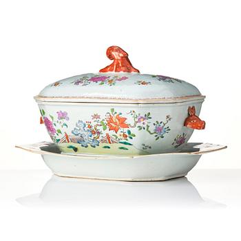 A famille rose tureen with cover, Qing dynasty, Qianlong (1736-95).