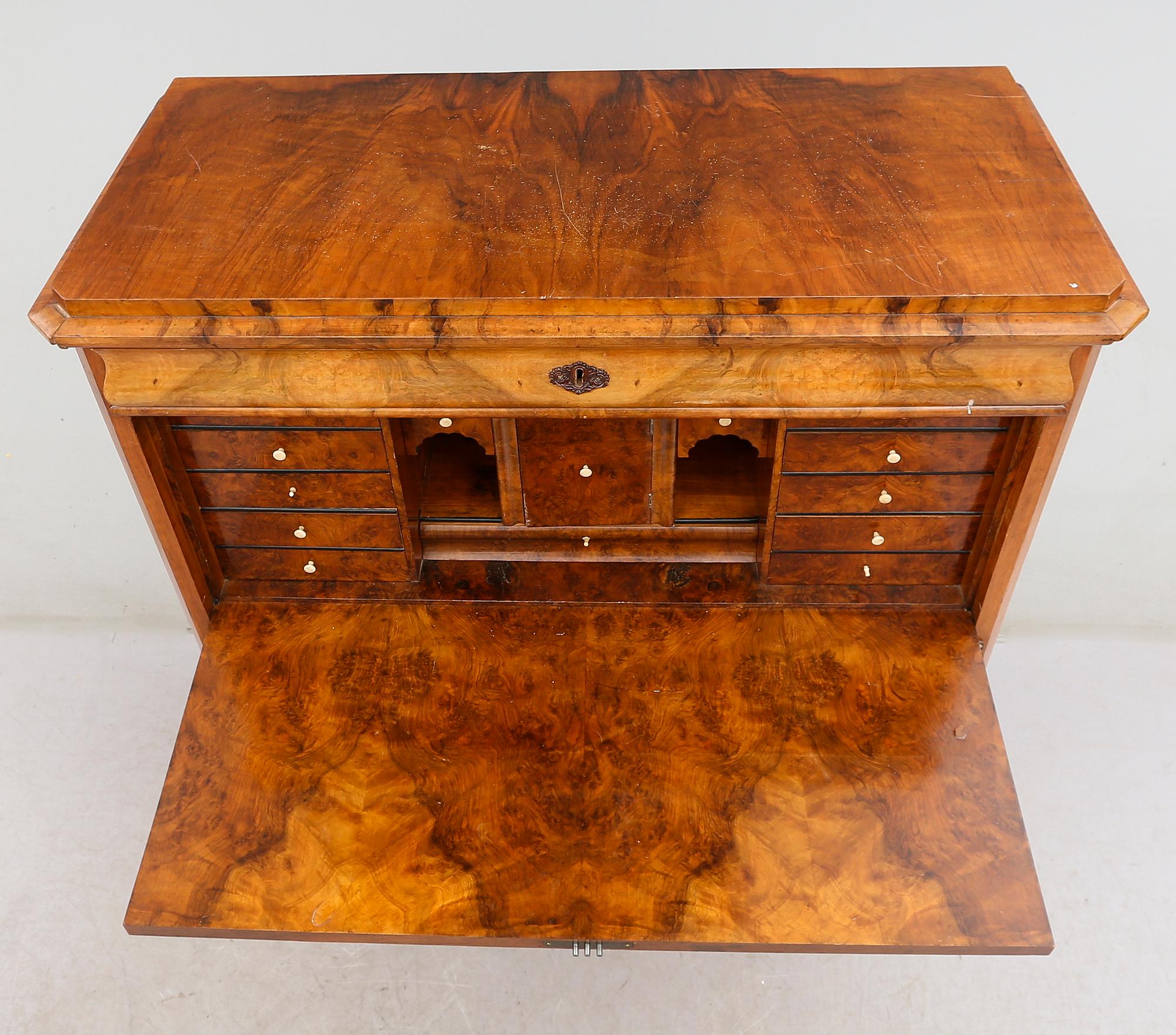 CHIFFONJÉ, 1800-talets andra hälft.
