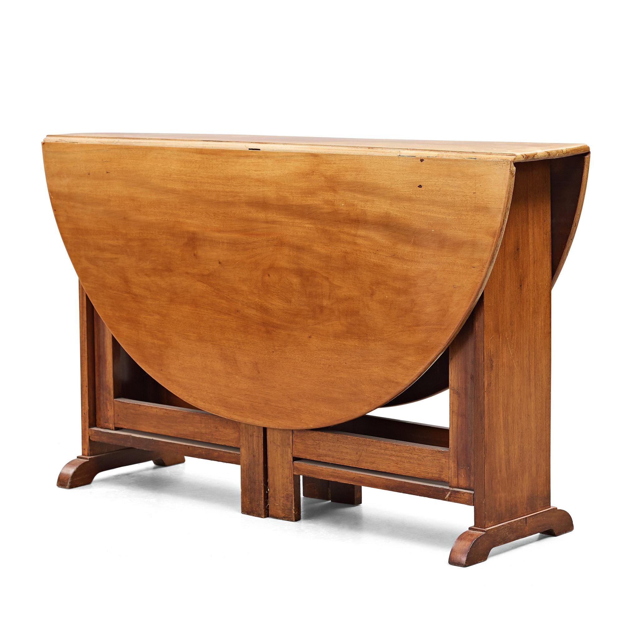 A gateleg table, first half of the 19th century.